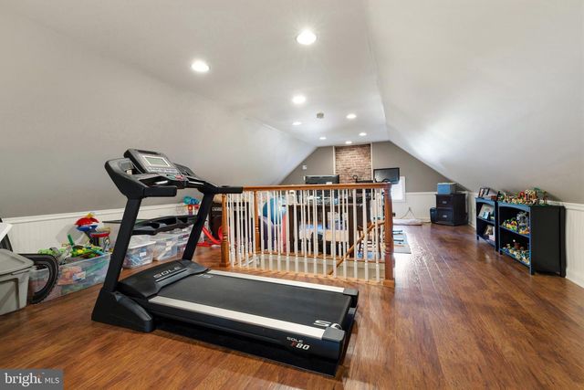8378 GLEN RD, Elkins Park, PA 19027