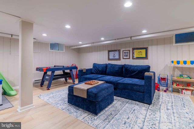 8378 GLEN RD, Elkins Park, PA 19027