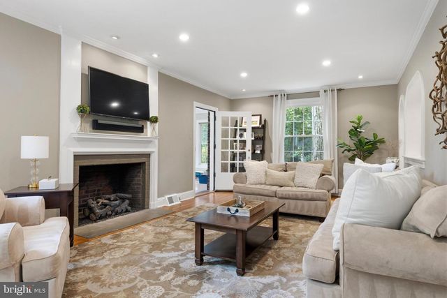 8378 GLEN RD, Elkins Park, PA 19027