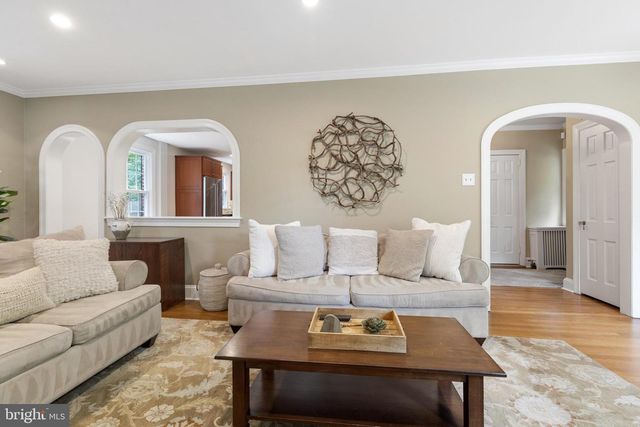 8378 GLEN RD, Elkins Park, PA 19027