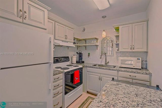 2400 Lake Osborne Dr 204, Lake Worth, FL 33461