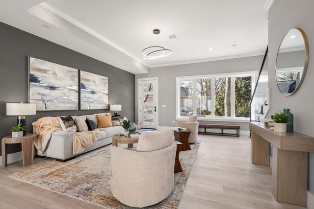 28 Wilson Cir 28, Newton, MA 02461