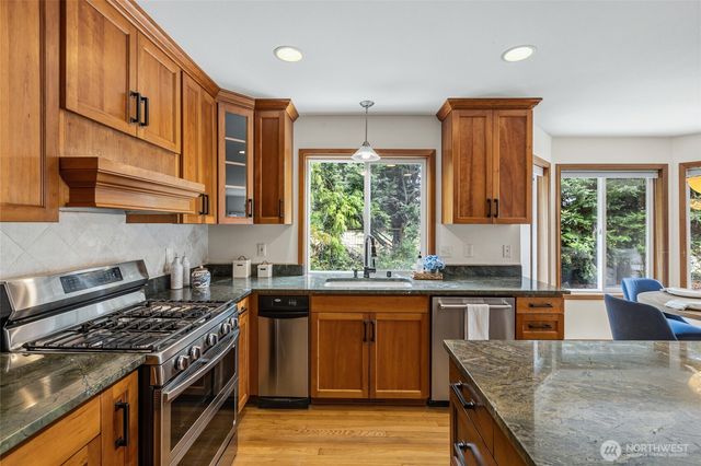 2012 NE Amhurst Court, Poulsbo, WA 98370