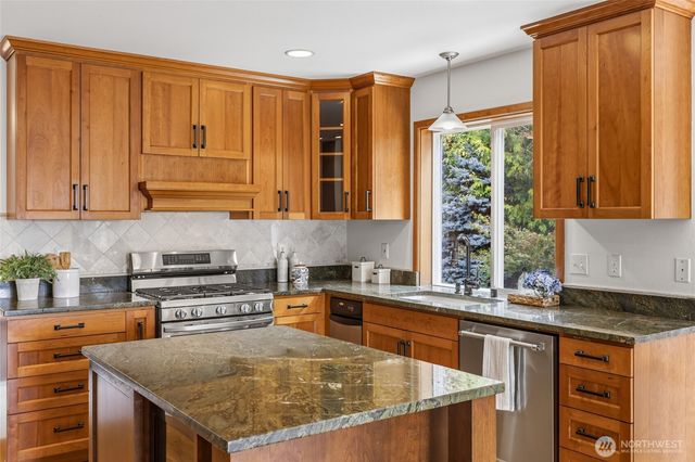 2012 NE Amhurst Court, Poulsbo, WA 98370