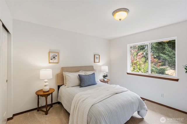 2012 NE Amhurst Court, Poulsbo, WA 98370