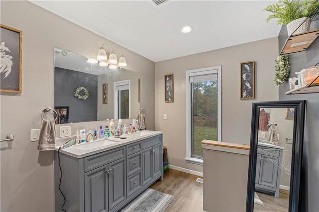 23529 E Overland Road, Nevada, MO 64772