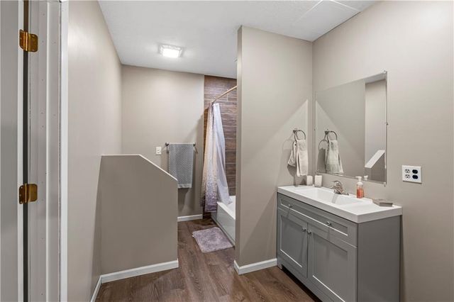 23529 E Overland Road, Nevada, MO 64772