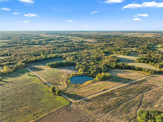 23529 E Overland Road, Nevada, MO 64772