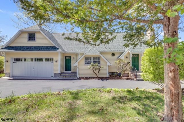 41 Lakewood Dr, Mountain Lakes Boro, NJ 07046