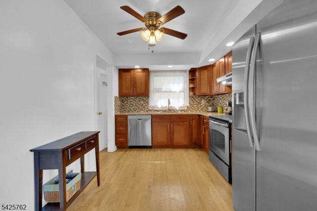 41 Lakewood Dr, Mountain Lakes Boro, NJ 07046