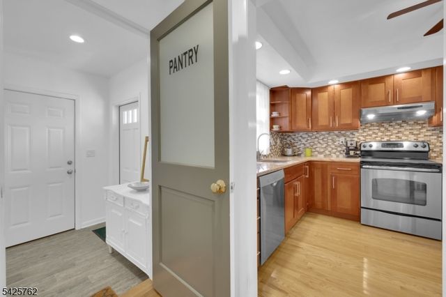 41 Lakewood Dr, Mountain Lakes Boro, NJ 07046