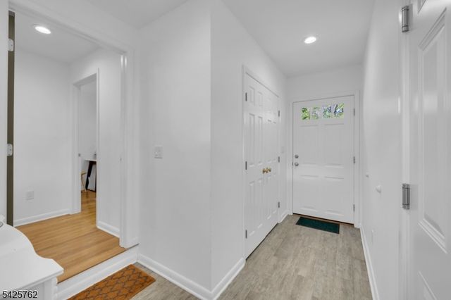 41 Lakewood Dr, Mountain Lakes Boro, NJ 07046