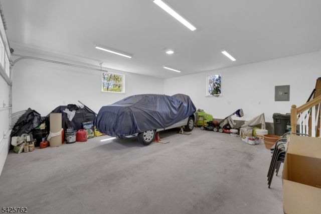 41 Lakewood Dr, Mountain Lakes Boro, NJ 07046