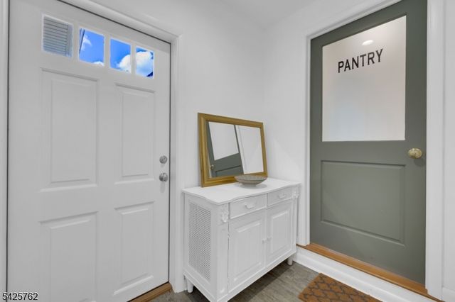 41 Lakewood Dr, Mountain Lakes Boro, NJ 07046