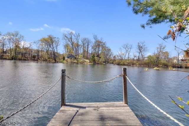 41 Lakewood Dr, Mountain Lakes Boro, NJ 07046