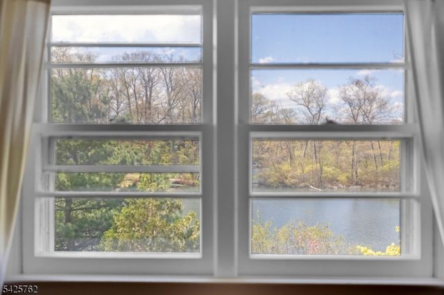 41 Lakewood Dr, Mountain Lakes Boro, NJ 07046