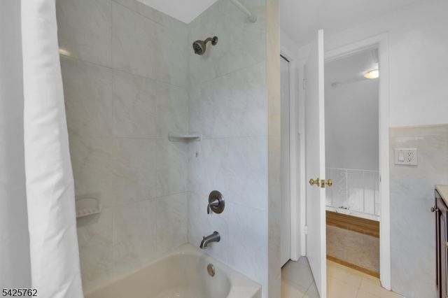 41 Lakewood Dr, Mountain Lakes Boro, NJ 07046