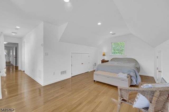 41 Lakewood Dr, Mountain Lakes Boro, NJ 07046