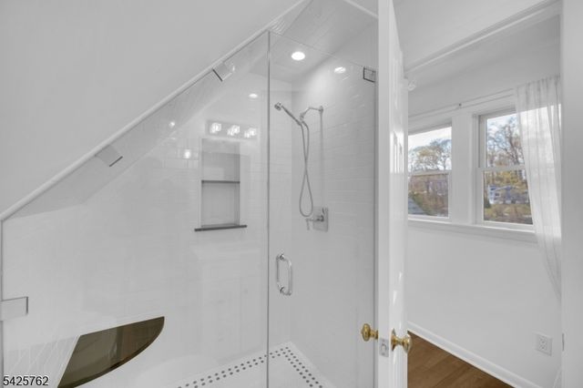 41 Lakewood Dr, Mountain Lakes Boro, NJ 07046