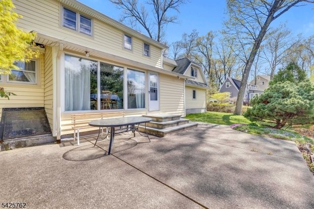 41 Lakewood Dr, Mountain Lakes Boro, NJ 07046