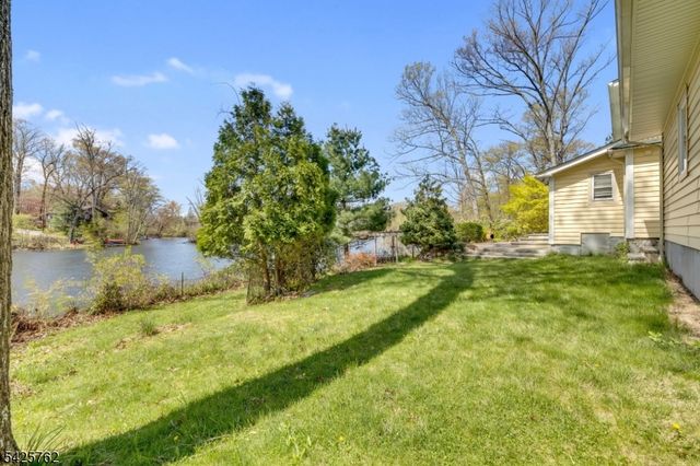 41 Lakewood Dr, Mountain Lakes Boro, NJ 07046