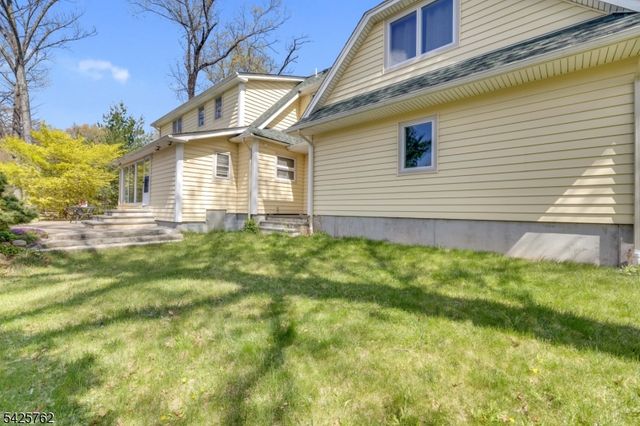 41 Lakewood Dr, Mountain Lakes Boro, NJ 07046