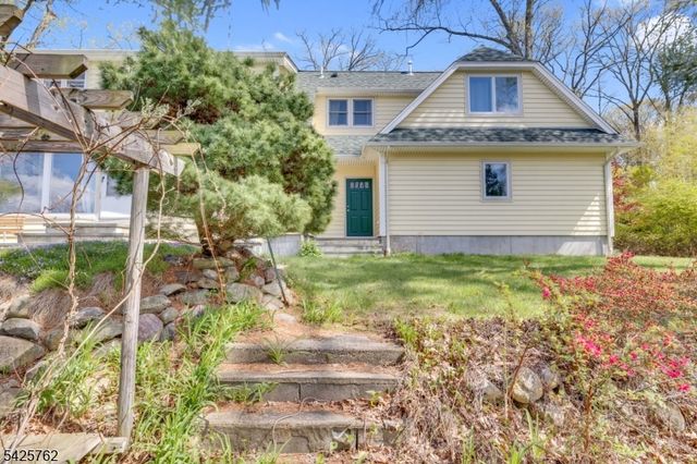 41 Lakewood Dr, Mountain Lakes Boro, NJ 07046