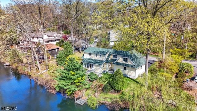 41 Lakewood Dr, Mountain Lakes Boro, NJ 07046