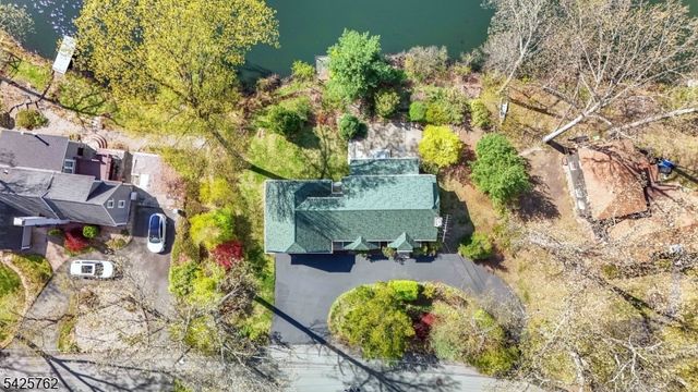 41 Lakewood Dr, Mountain Lakes Boro, NJ 07046