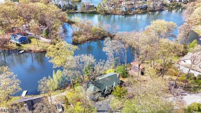 41 Lakewood Dr, Mountain Lakes Boro, NJ 07046