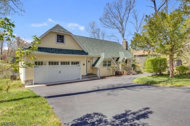 41 Lakewood Dr, Mountain Lakes Boro, NJ 07046