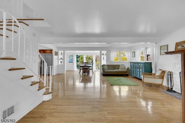 41 Lakewood Dr, Mountain Lakes Boro, NJ 07046