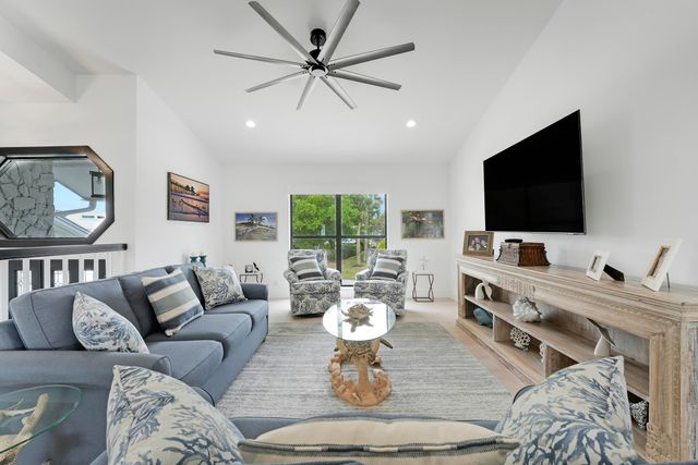 4290 SE Whiticar Way, Stuart, FL 34997