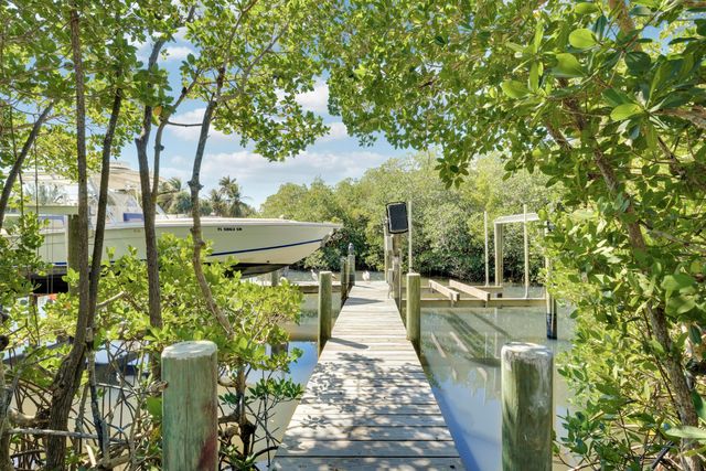 4290 SE Whiticar Way, Stuart, FL 34997