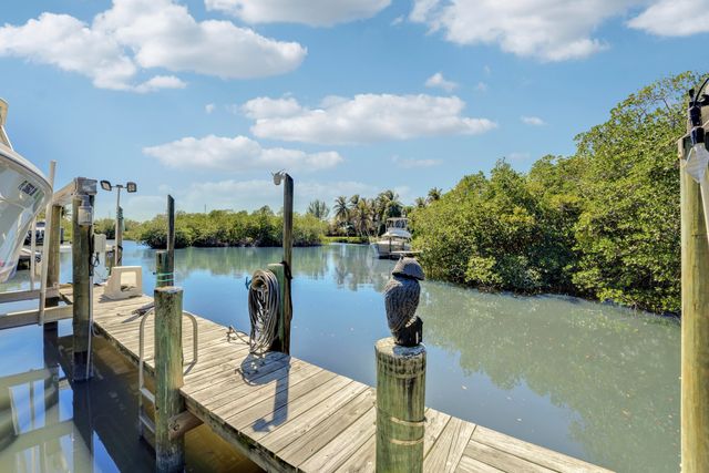 4290 SE Whiticar Way, Stuart, FL 34997