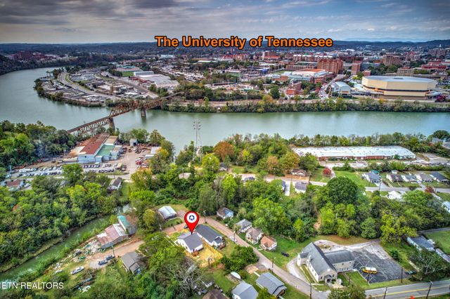 703 SW Redwine St, Knoxville, TN 37920