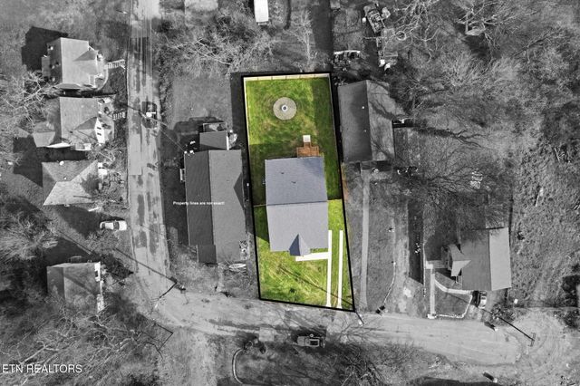 703 SW Redwine St, Knoxville, TN 37920