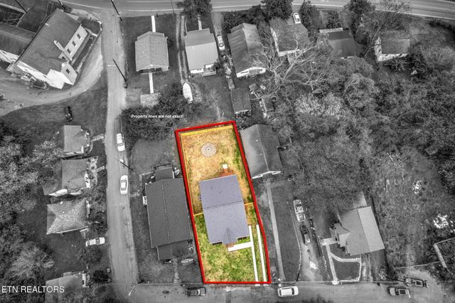 703 SW Redwine St, Knoxville, TN 37920