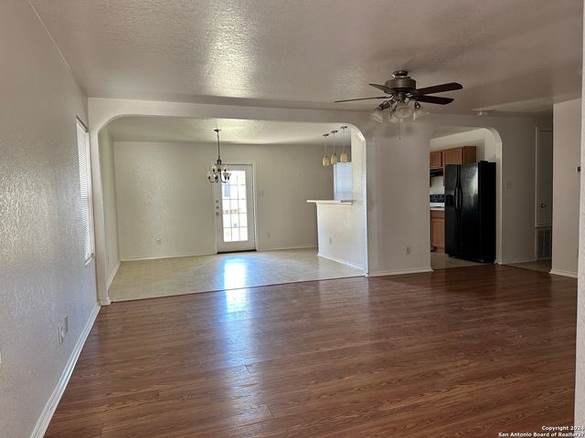 417 HINGE FLS, Cibolo, TX 78108