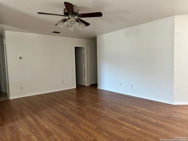 417 HINGE FLS, Cibolo, TX 78108
