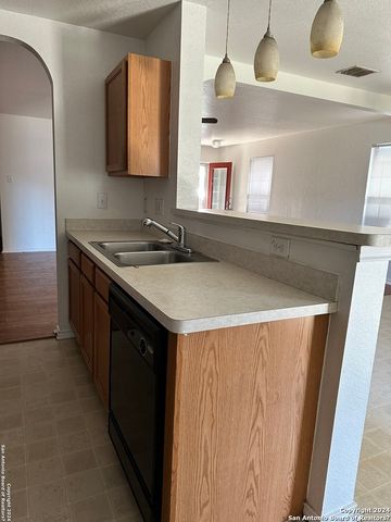 417 HINGE FLS, Cibolo, TX 78108