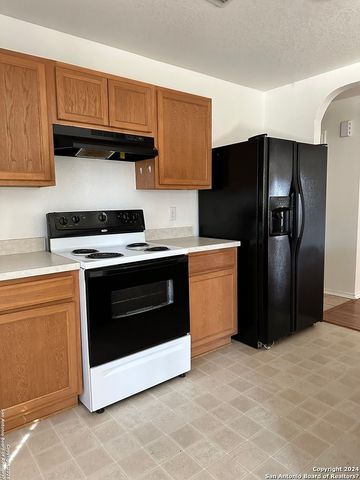 417 HINGE FLS, Cibolo, TX 78108