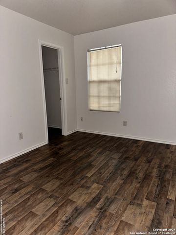 417 HINGE FLS, Cibolo, TX 78108