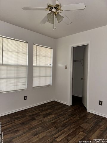 417 HINGE FLS, Cibolo, TX 78108