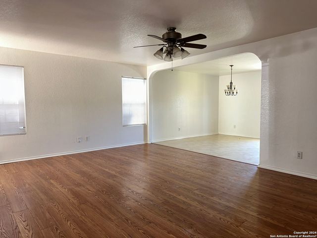 417 HINGE FLS, Cibolo, TX 78108