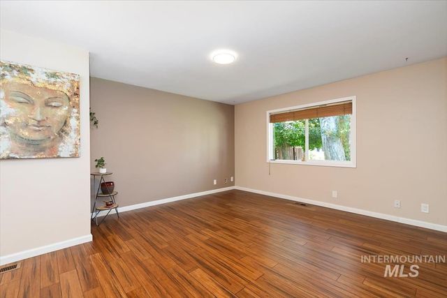 8806 W Midland St, Boise, ID 83704