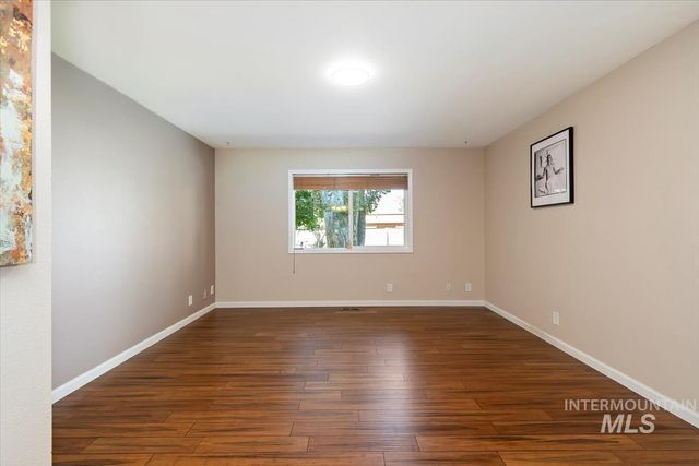 8806 W Midland St, Boise, ID 83704