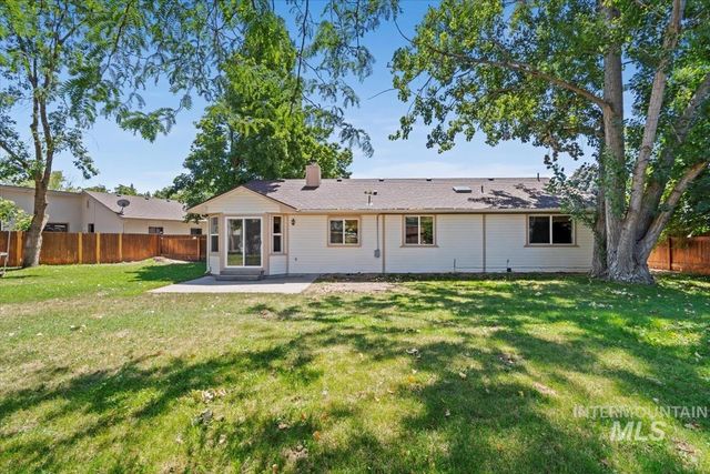 8806 W Midland St, Boise, ID 83704