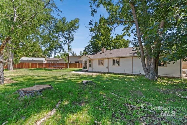 8806 W Midland St, Boise, ID 83704