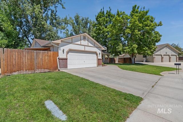 8806 W Midland St, Boise, ID 83704
